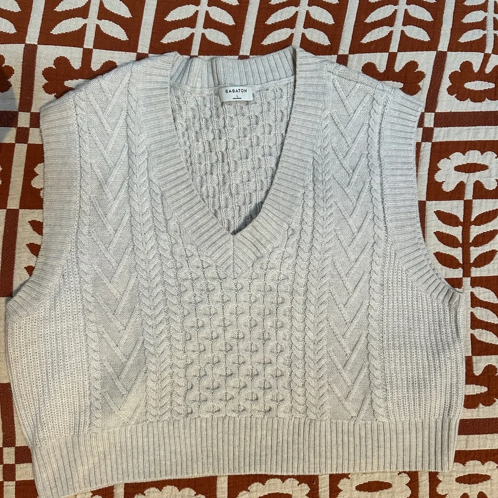 Aritzia Babaton Emporia Cable-knit Merino Wool Sweater Vest L NWOT - Picture 6 of 8